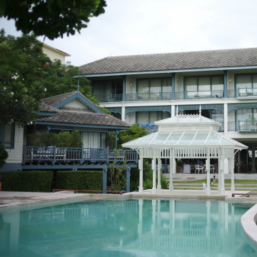 Harlow Manor